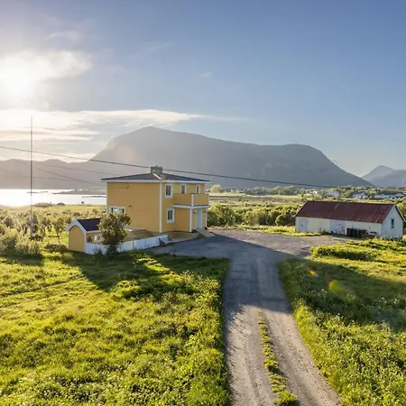Pederstua, A Classic Fisherman's In The Middle Of Lofoten